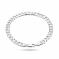 Close-up of a rounded curb chain with a soft, continuous shine on the Silvme polished curb chain bracelet