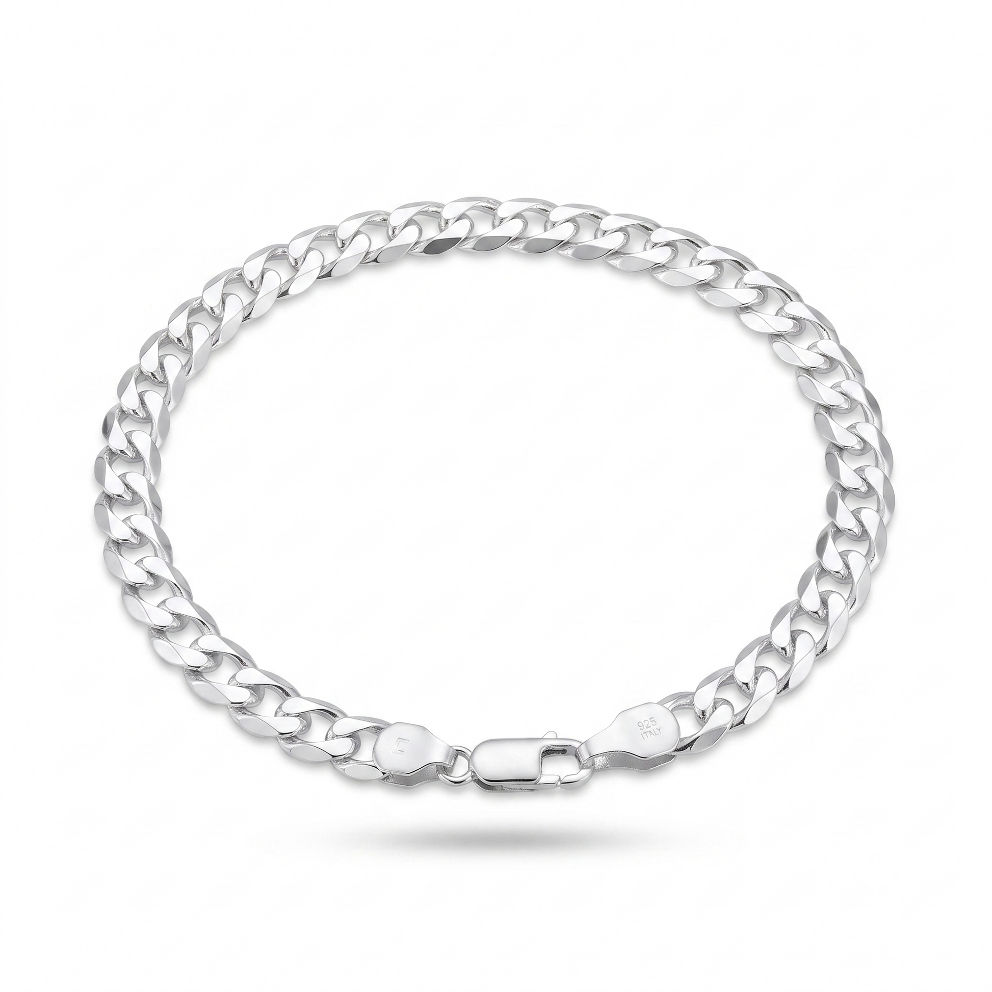 Close-up of a rounded curb chain with a soft, continuous shine on the Silvme polished curb chain bracelet