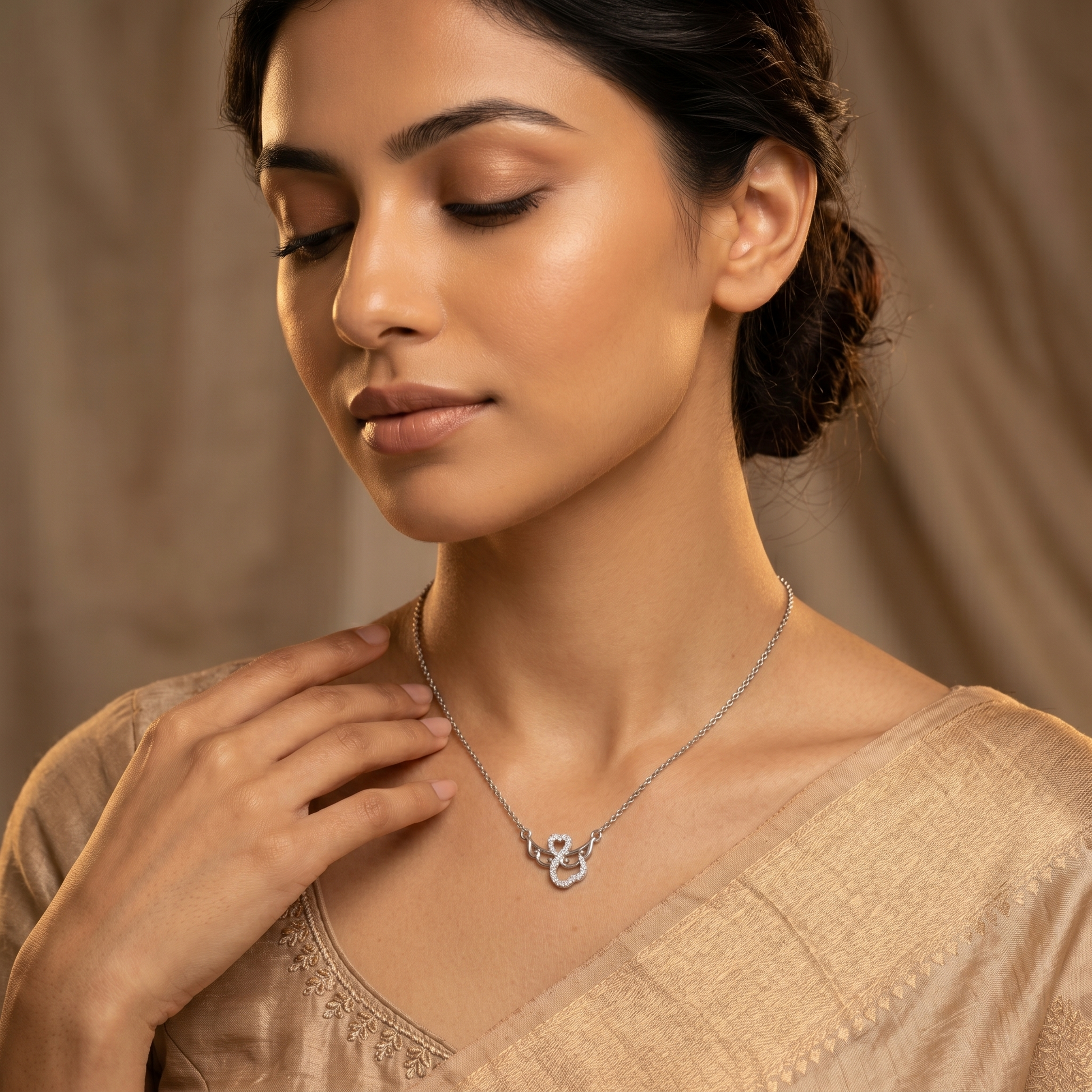 Swan Pendant design detail on the Silvme Swan Pendant Necklace, crafted in polished 925 silver