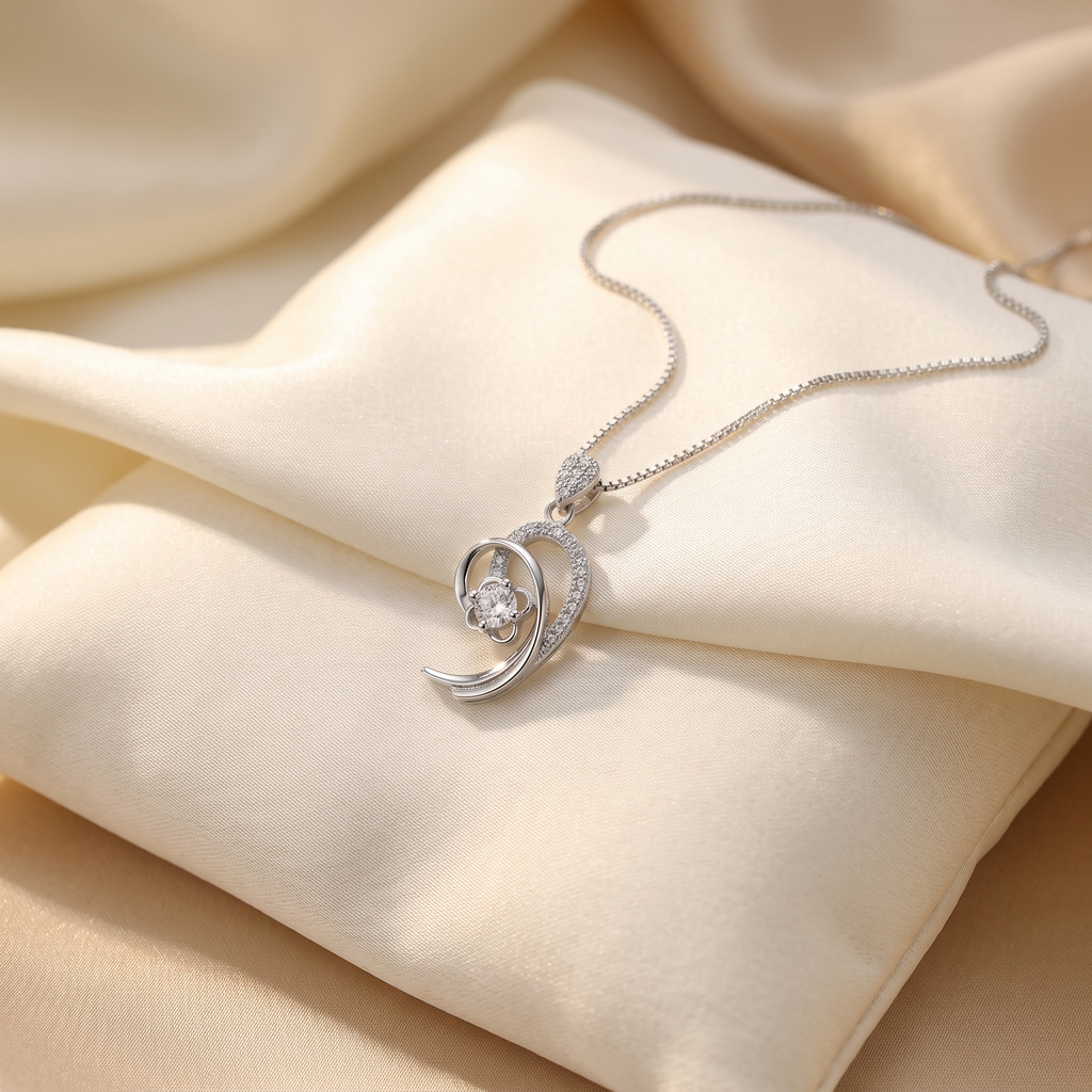 The Silvme Nature Pendant Necklace Botanical Gift, a timeless 925 sterling silver piece for women