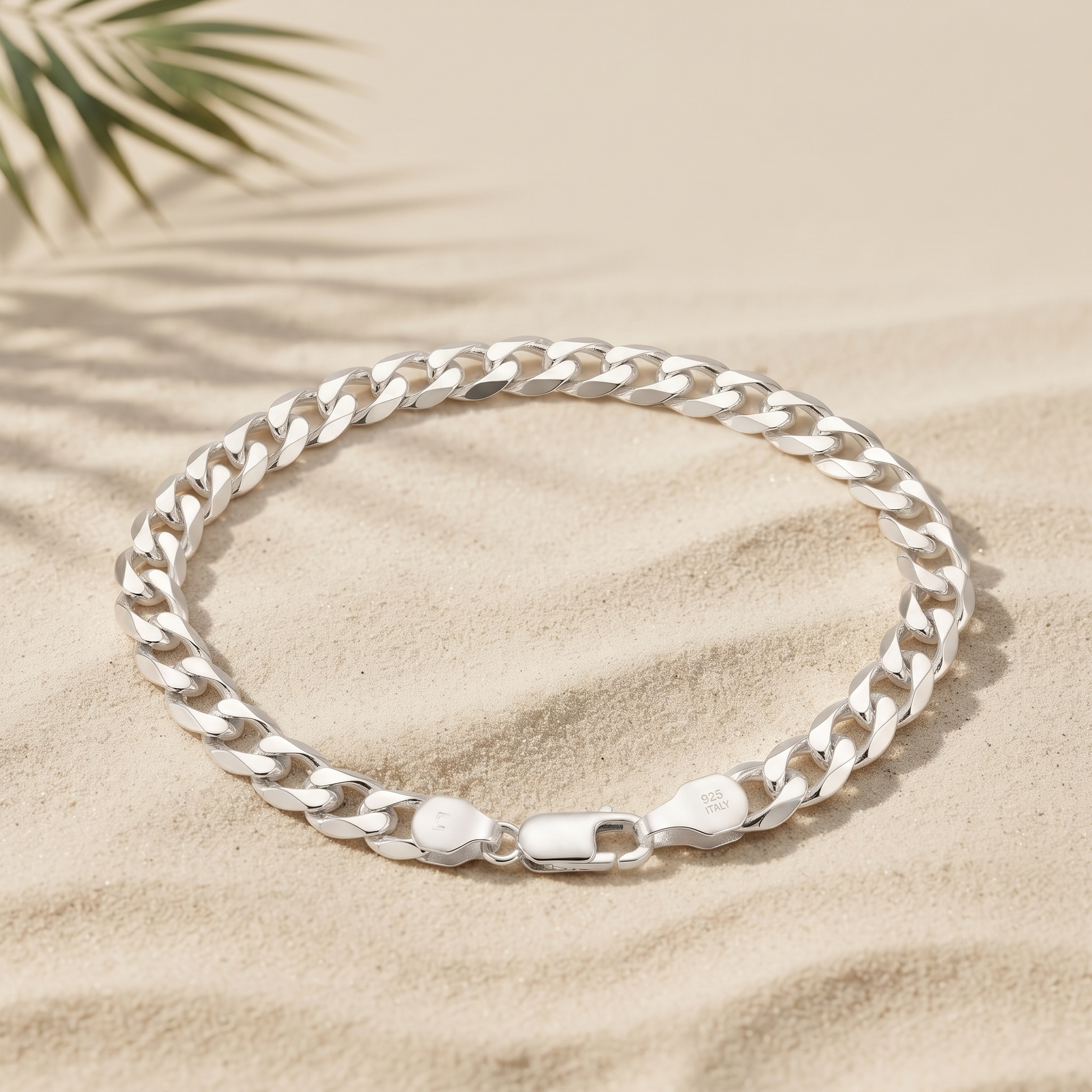 End links and fastening detail on the Silvme polished curb chain bracelet