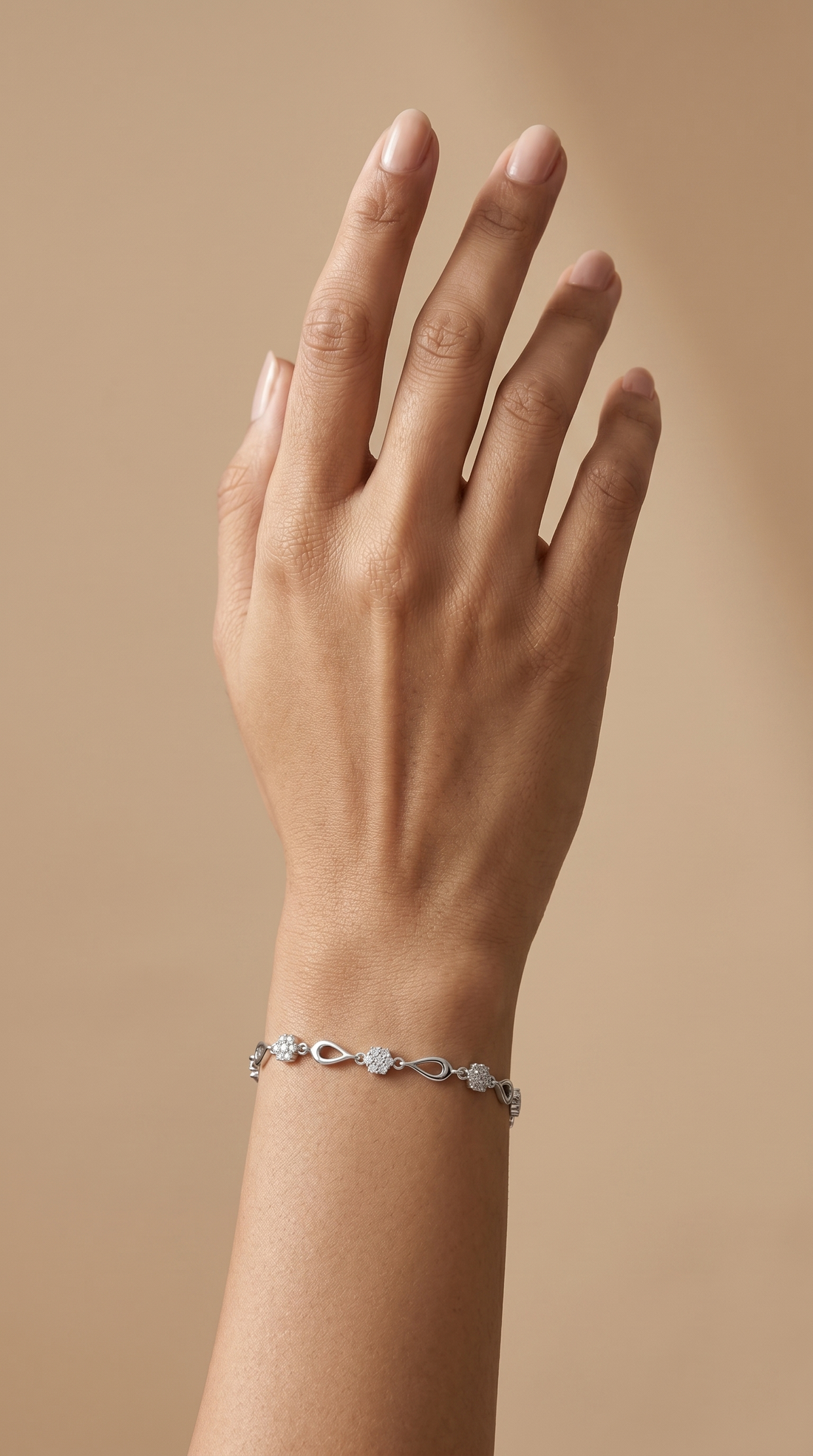 Silvme Infinity Link Bracelet, crafted in 925 sterling silver for women, refined silver accessory