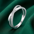 Silvme Solitaire-Style 925 sterling silver ring for women — close-up detail