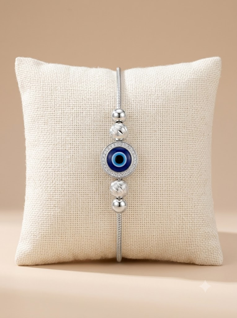 Evil Eye design detail on the Silvme Evil Eye Bracelet, crafted in polished 925 silver, refined silver accessory