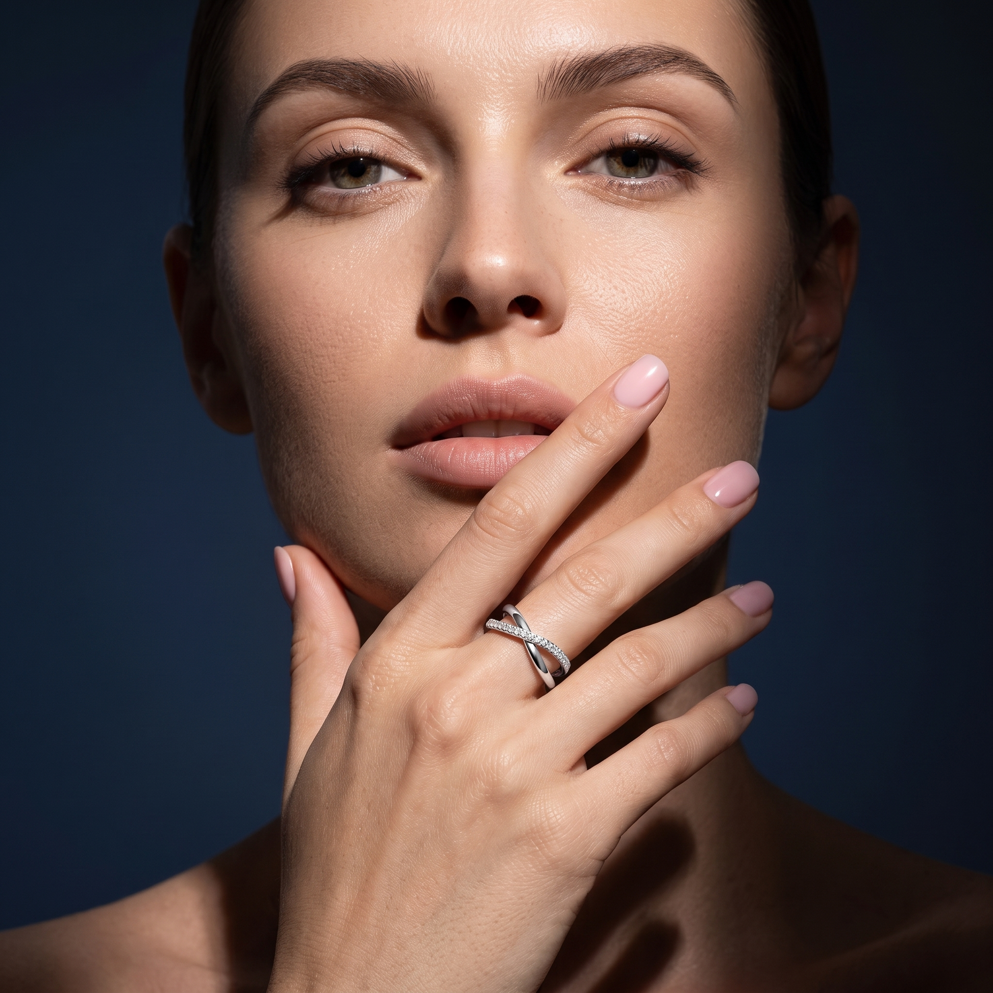 Silvme Solitaire-Style 925 sterling silver ring for women — worn on the finger