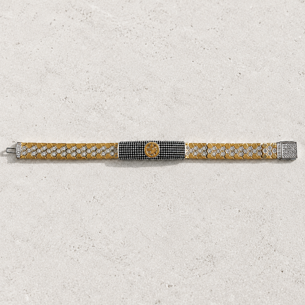 Box clasp stamped s925 and end links on the Silvme black pave panel statement bracelet