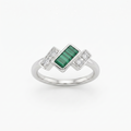 Silvme green emerald-cut stone 925 sterling silver ring for women with rectangular green centre stone framed by clear stones