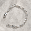 Close-up of a lighter Figaro run with slim oval links on the Silvme slim figaro chain bracelet