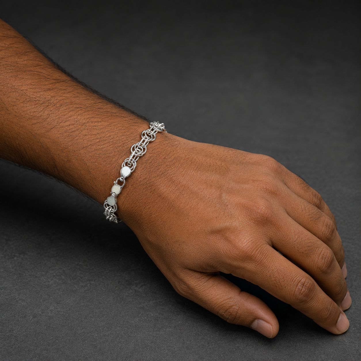 End links and fastening detail on the Silvme fine rolo chain bracelet