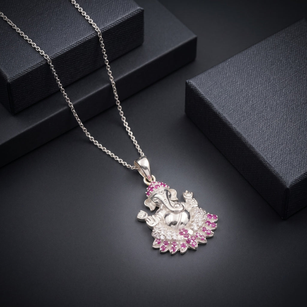 Elegant 925 silver jewellery – the Silvme Contemporary Pendant Necklace Modern, timeless design for women