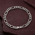 Close-up of the classic Figaro run of three short links to one elongated link on the Silvme figaro chain bracelet