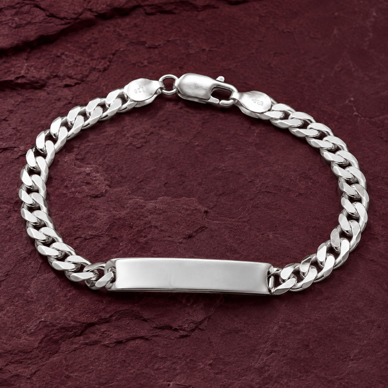 Lobster clasp and end links on the Silvme curb chain id bracelet