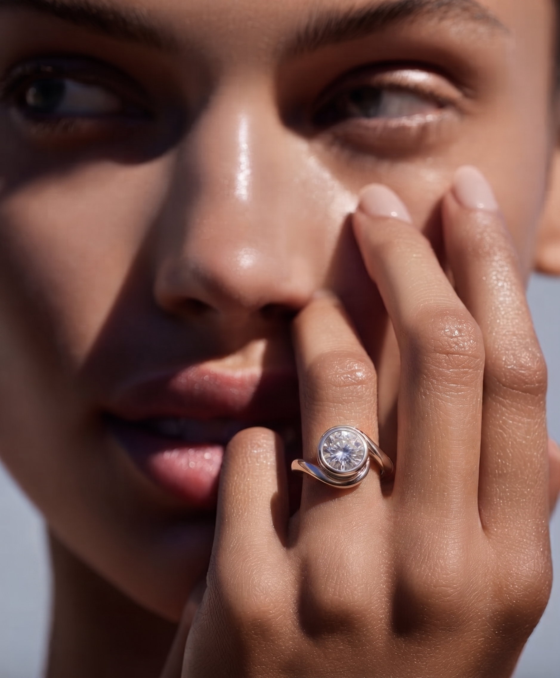 Silvme 925 Sterling Silver Round Solitaire Ring, round bezel-set solitaire stone on a bypass band