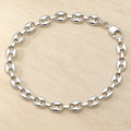 Link pattern and surface detail across the mariner link bracelet by Silvme