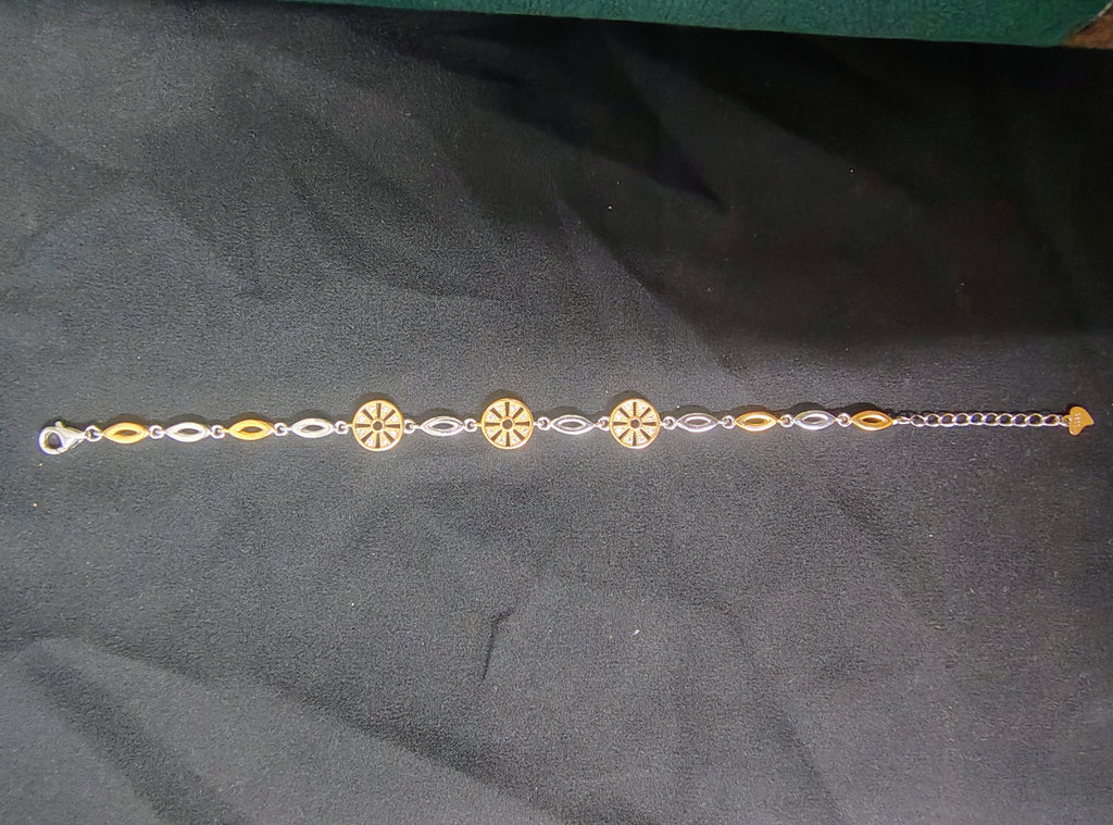 925 silver horseshoe bracelet lifestyle women