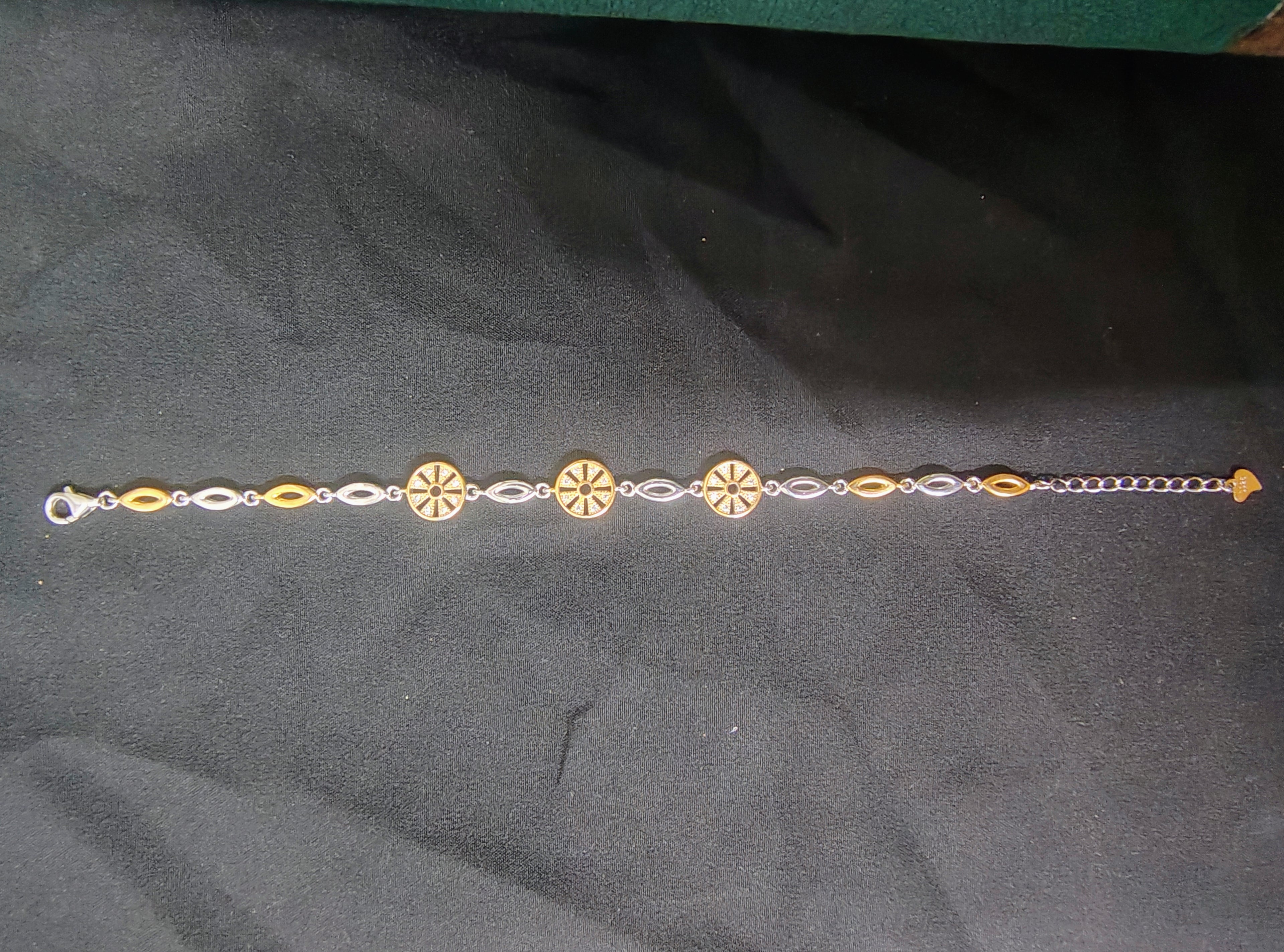 925 silver horseshoe bracelet lifestyle women