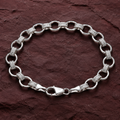 Lobster clasp and end links on the Silvme rope-cut rolo chain bracelet