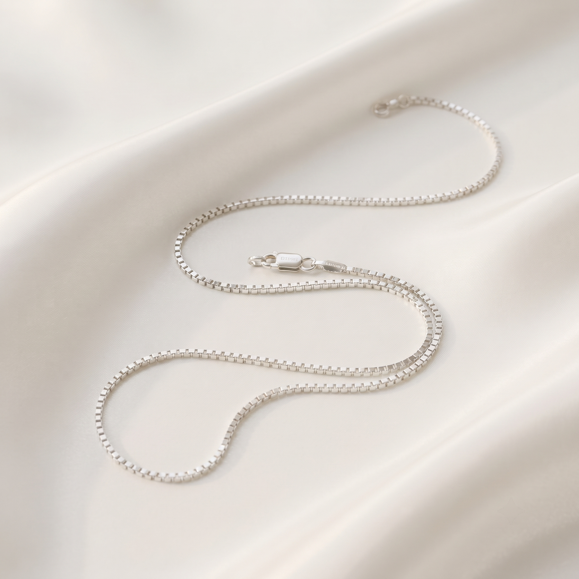 Sterling silver box link chain by Silvme, made for women and men, close to 3.79 g in weight
