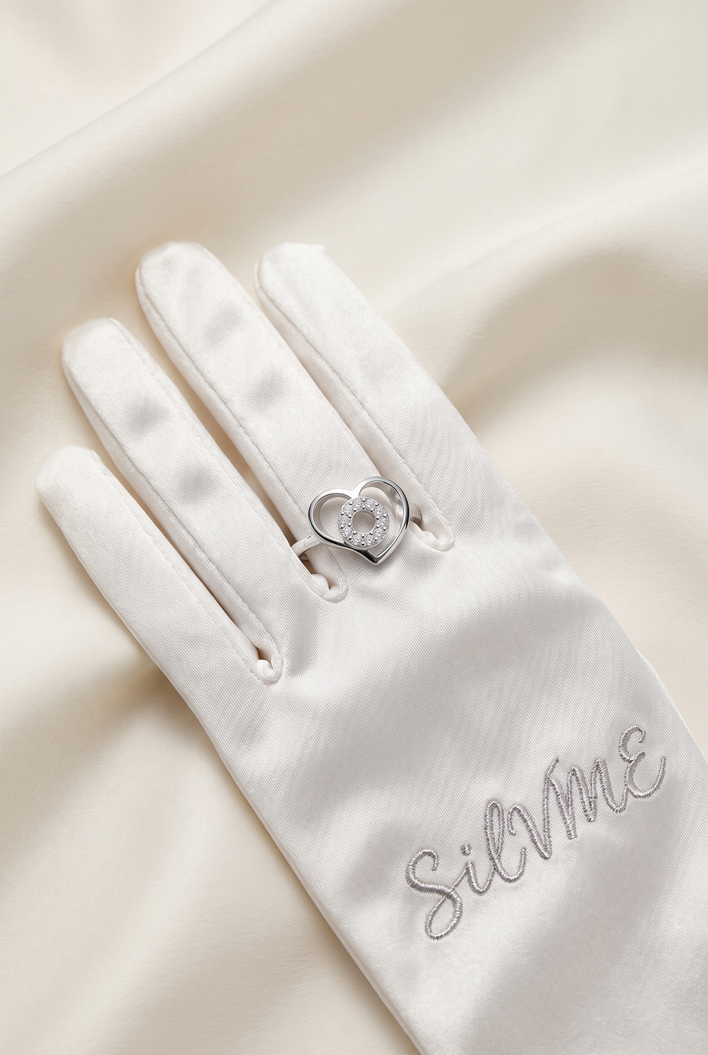 Smooth polished silver surface of the Silvme Daisy Bloom Floral Ring, premium 925 silver, ideal for bridal wear