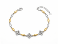 Silvme Box Chain Bracelet with its softly polished 925 sterling silver surface, timeless everyday elegance