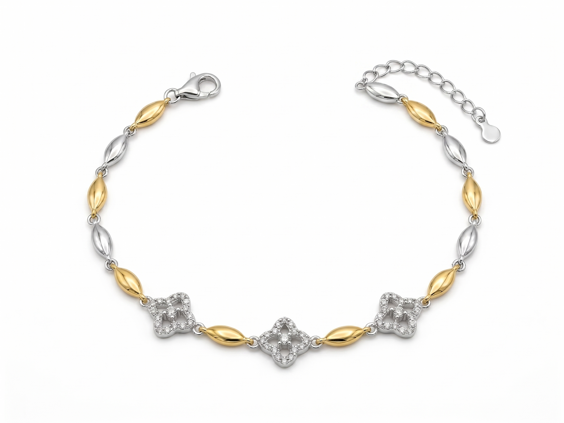 Silvme Box Chain Bracelet with its softly polished 925 sterling silver surface, timeless everyday elegance