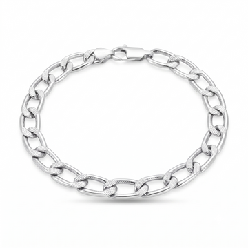 Link pattern and surface detail across the curb chain bracelet by Silvme