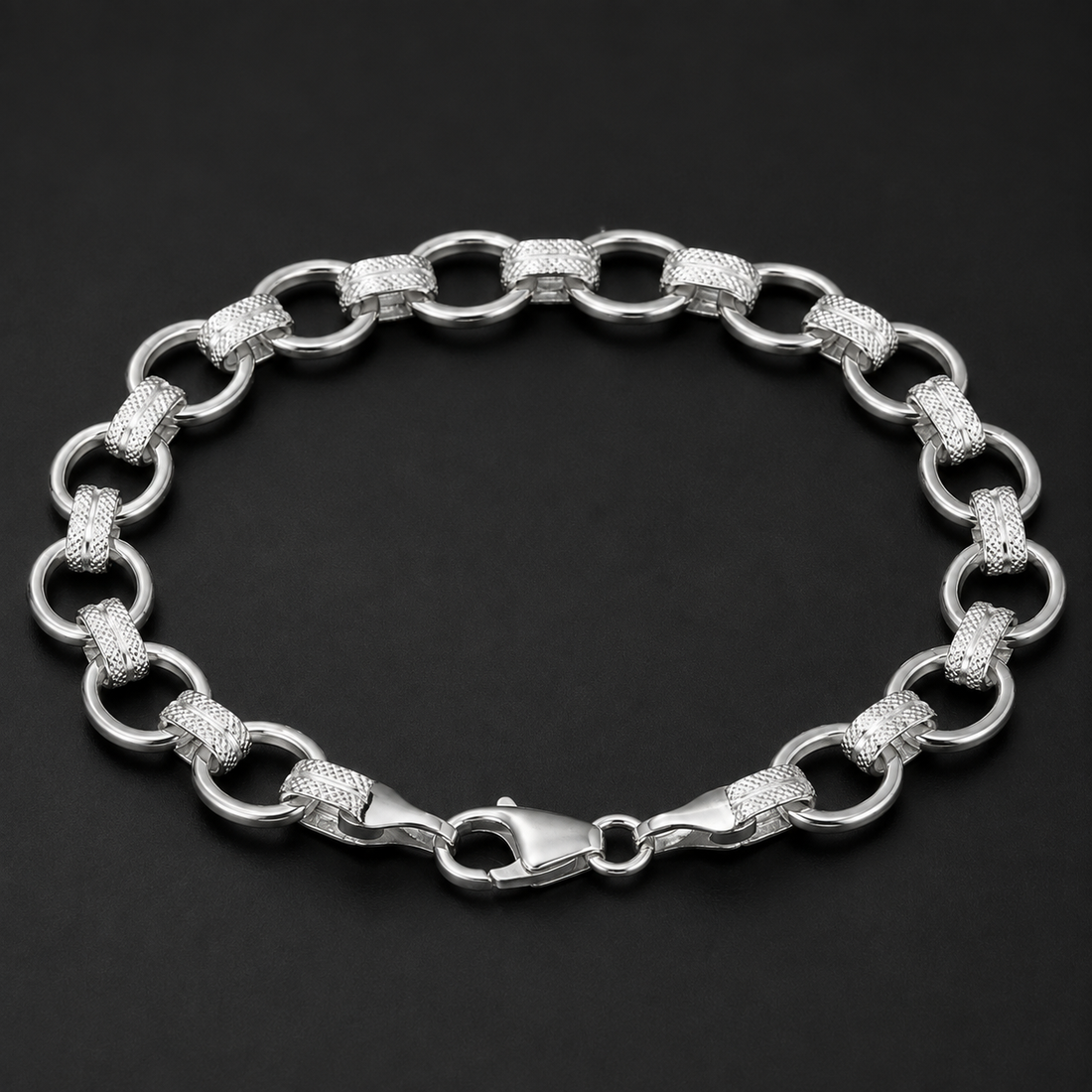 Silvme 925 sterling silver rope-cut rolo chain bracelet for men shaped into an oval on a white background