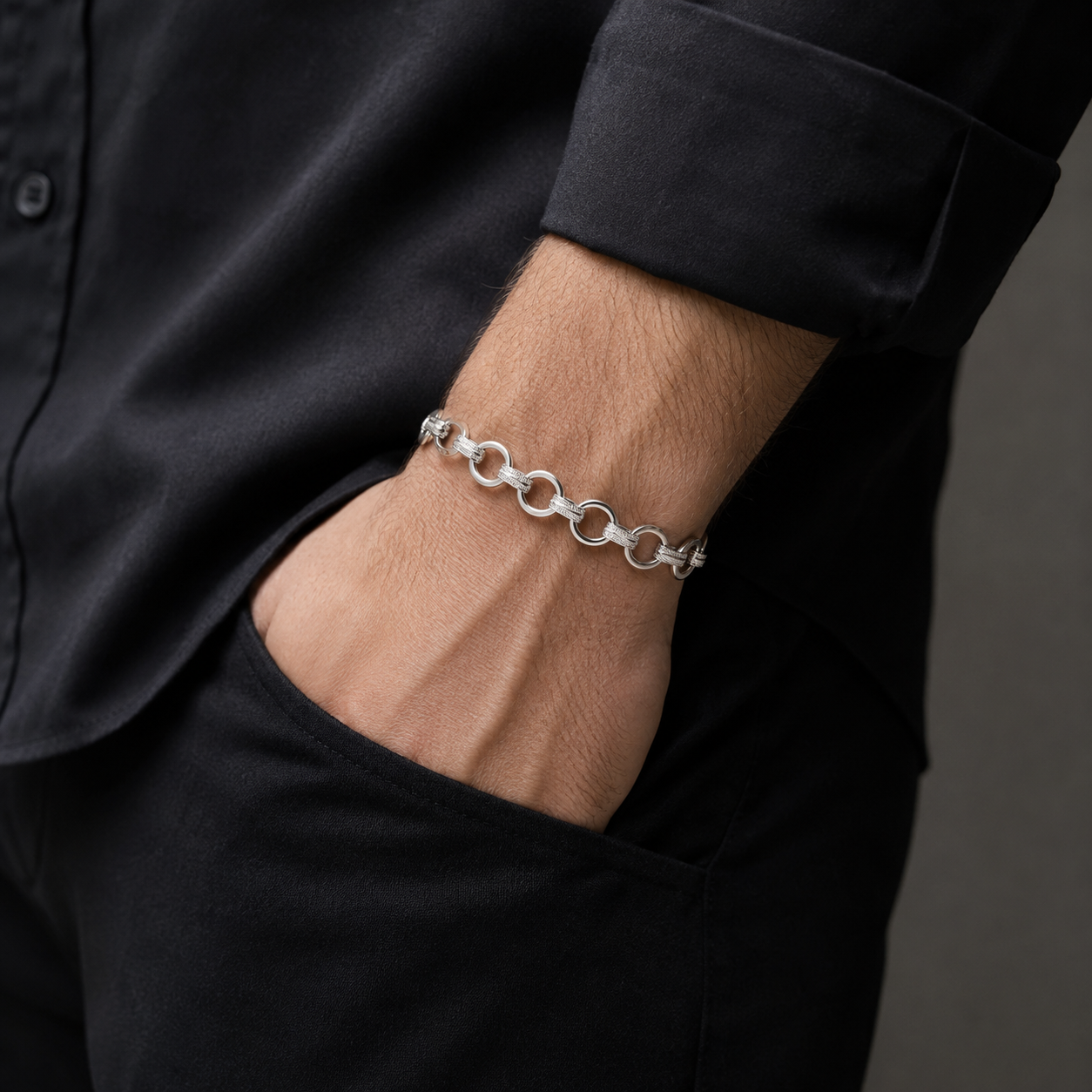 Full length of the rope-cut rolo chain bracelet showing its polished silver-tone finish