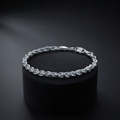 Link pattern and surface detail across the twisted rope chain bracelet by Silvme