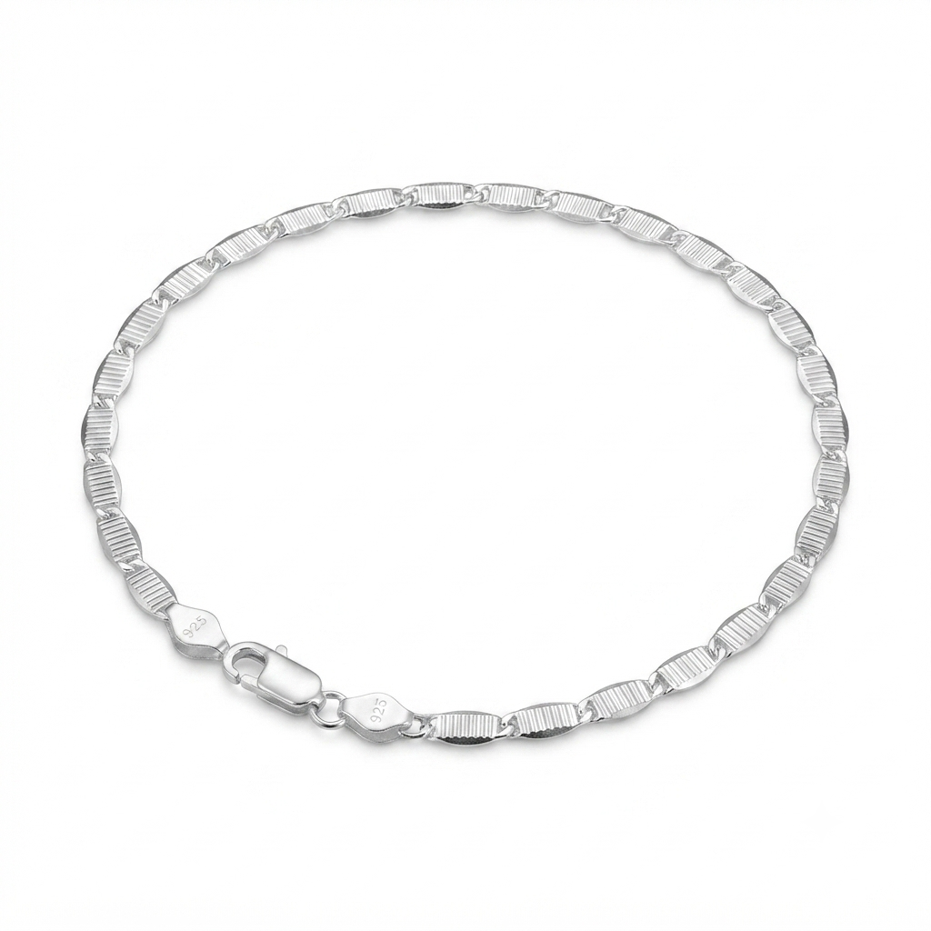Silvme 925 sterling silver flat mariner link bracelet for men shaped into an oval on a white background