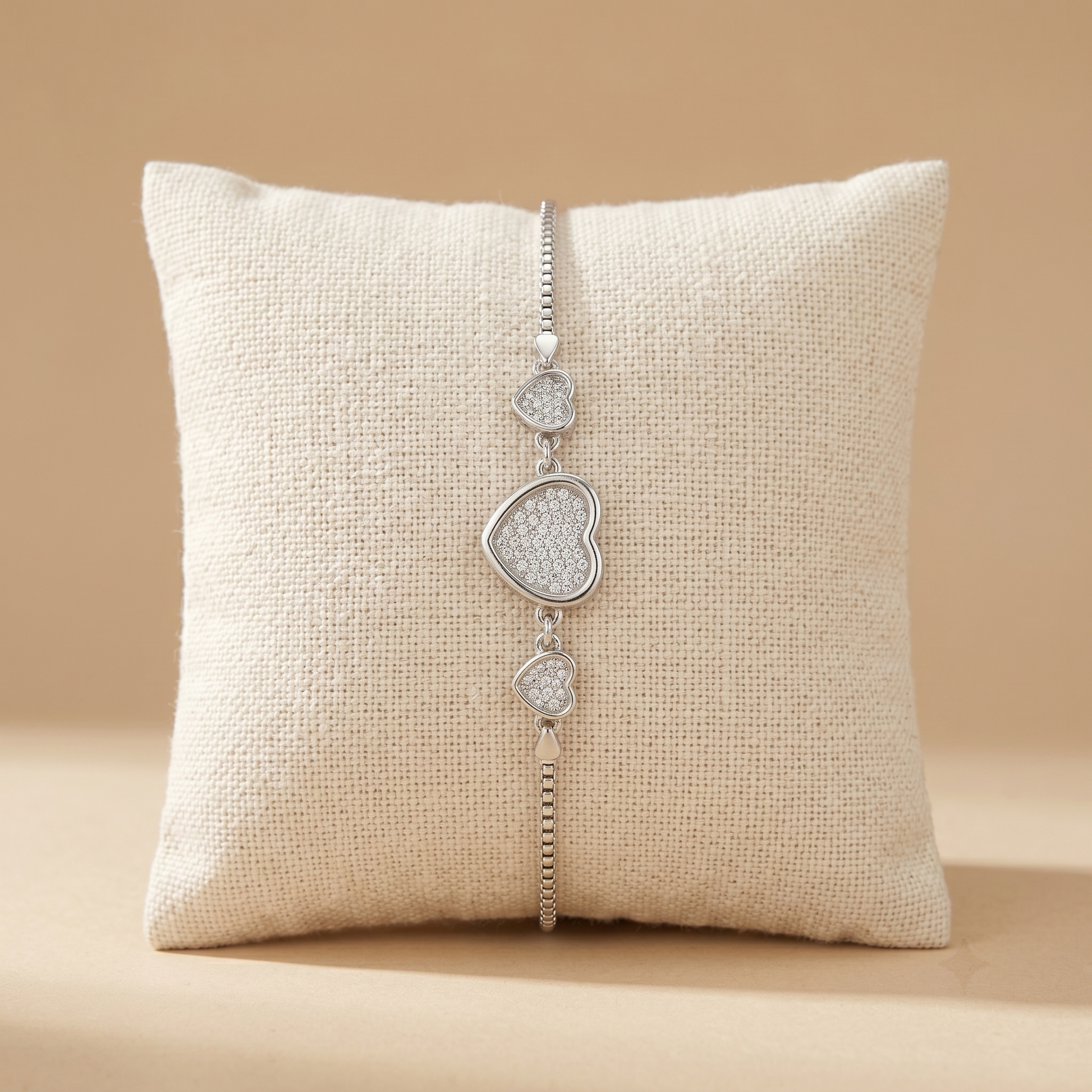 A giftable 925 silver – the Silvme Geometric Link Bracelet, refined silver accessory, minimal modern styling