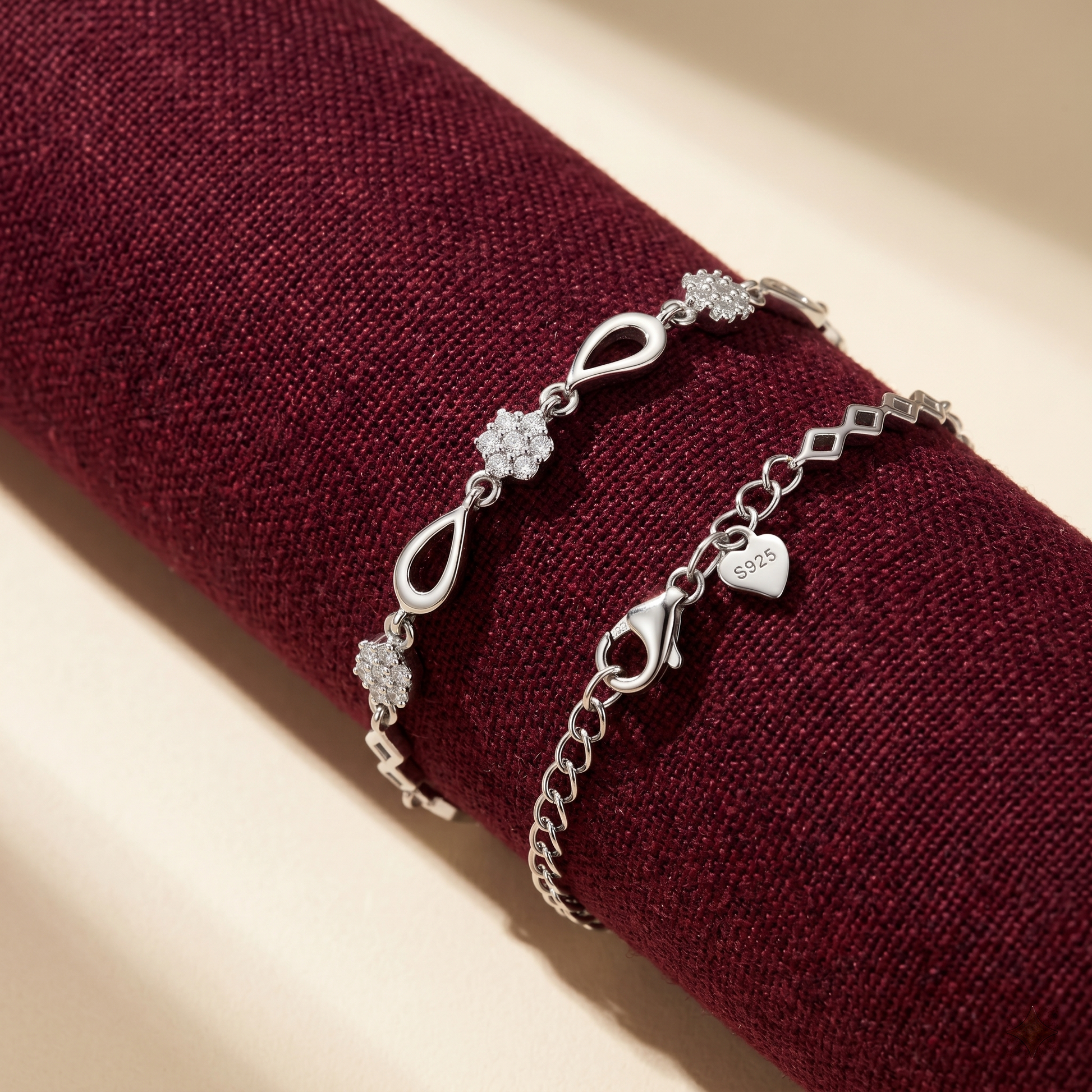 925 sterling silver 925 purity on the Silvme Infinity Link Bracelet in 925 silver, luxury silver design