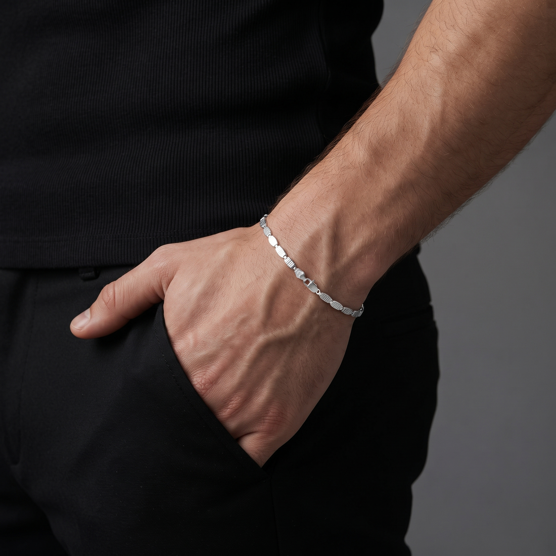 Silvme 925 sterling silver flat mariner link bracelet for men shaped into an oval on a white background