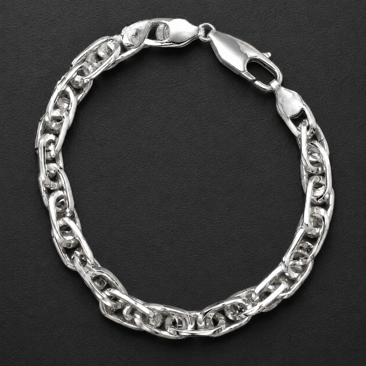 Close-up of heavy interlocking links with a twisted, rope-like build on the Silvme chunky twisted link bracelet