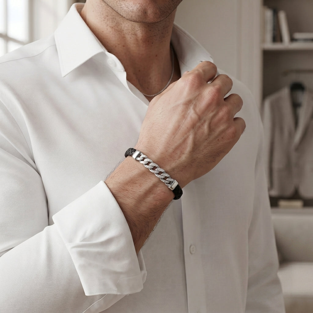 End links and fastening detail on the Silvme everyday flat curb chain bracelet