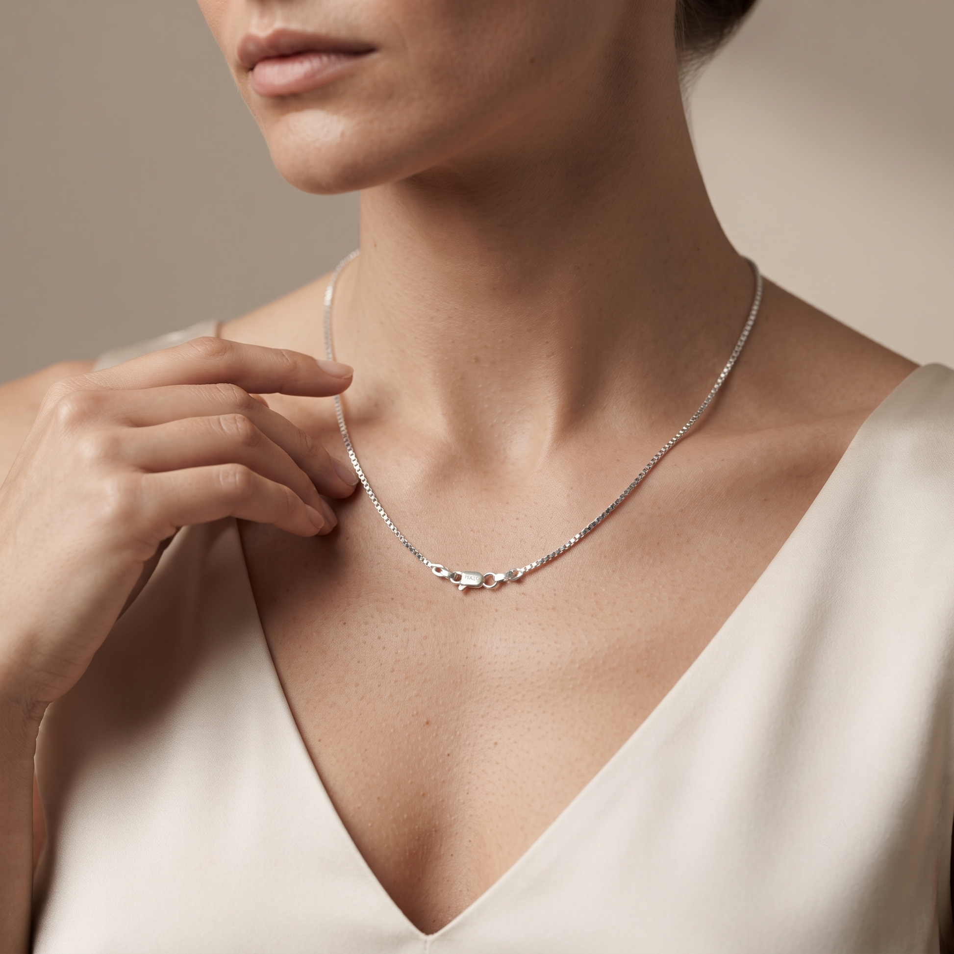 925 silver box link chain for women and men from Silvme, around 3.79 g on the scale