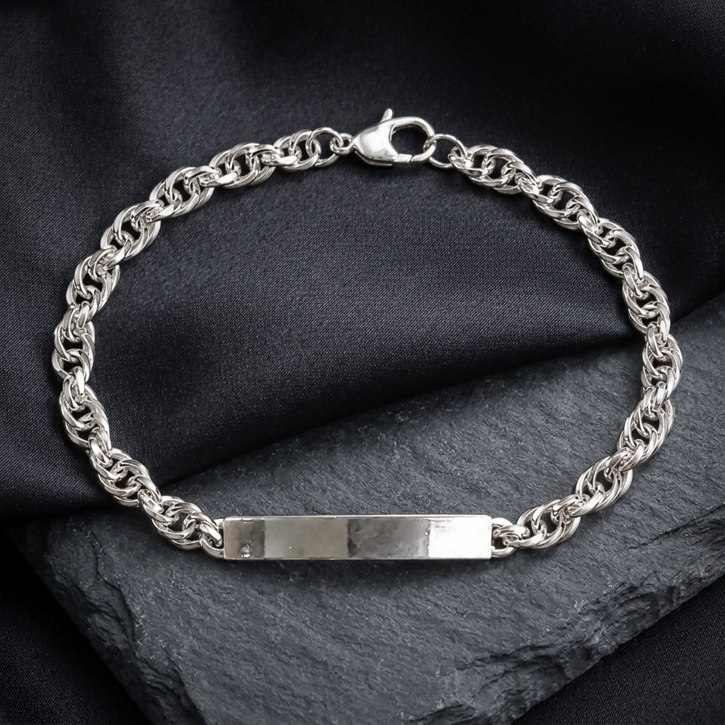End links and fastening detail on the Silvme rope chain id bracelet
