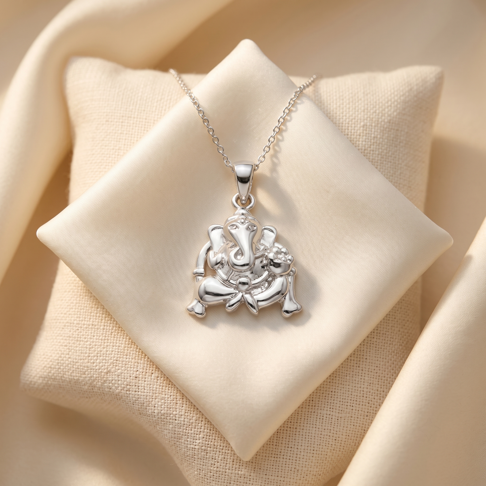 Silvme Geometric Pendant Necklace Professional Style in 925 silver, a fine pick as a birthday gift