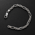 Lobster clasp and end links on the Silvme slim figaro chain bracelet