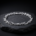 Link pattern and surface detail across the oval station rolo bracelet by Silvme