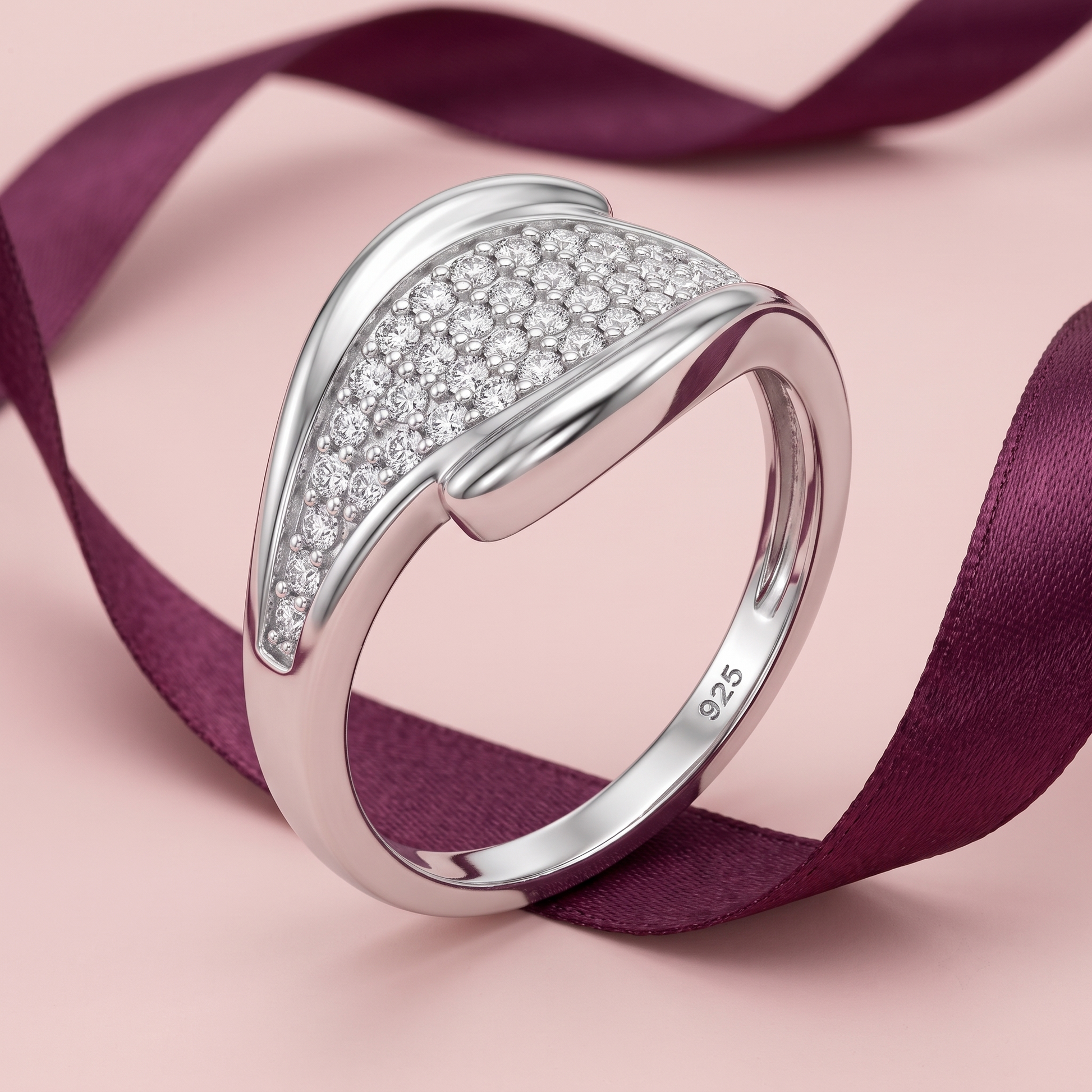 Silvme Crossover 925 sterling silver ring for women — macro close-up