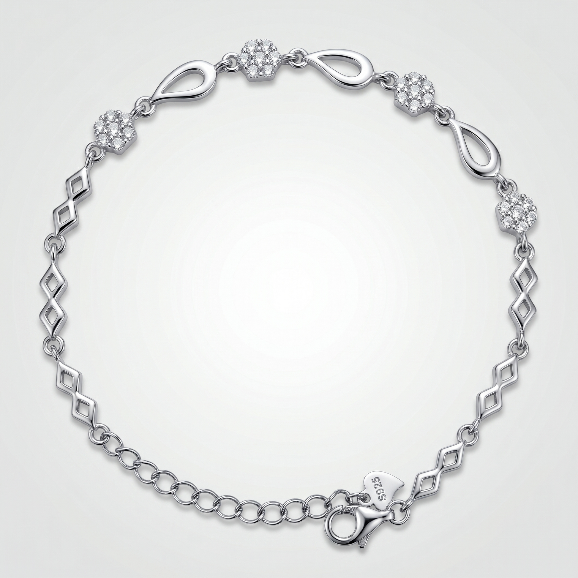 Infinity Link design detail on the Silvme Infinity Link Bracelet, crafted in polished 925 sterling silver