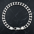 Lobster clasp and end links on the Silvme wide curb chain bracelet