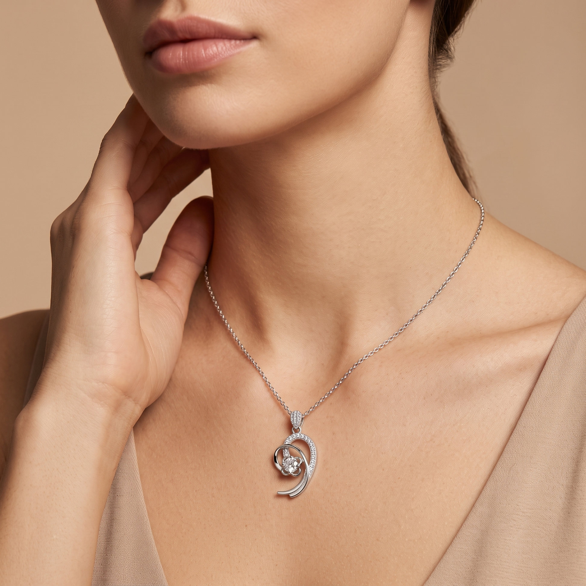 Smooth polished silver surface of the Silvme Nature Pendant Necklace Botanical Gift, premium 925 sterling silver