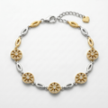 Horseshoe Bracelet design detail on the Silvme Horseshoe Bracelet, crafted in polished 925 silver