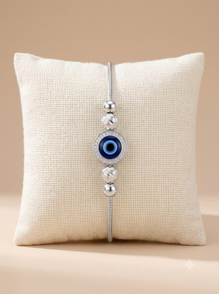 Evil Eye design detail on the Silvme Evil Eye Bracelet, crafted in polished 925 silver, refined silver accessory