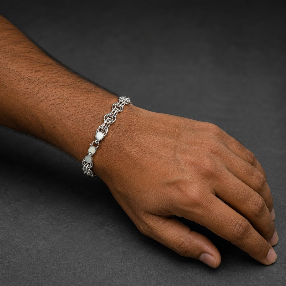 End links and fastening detail on the Silvme fine rolo chain bracelet