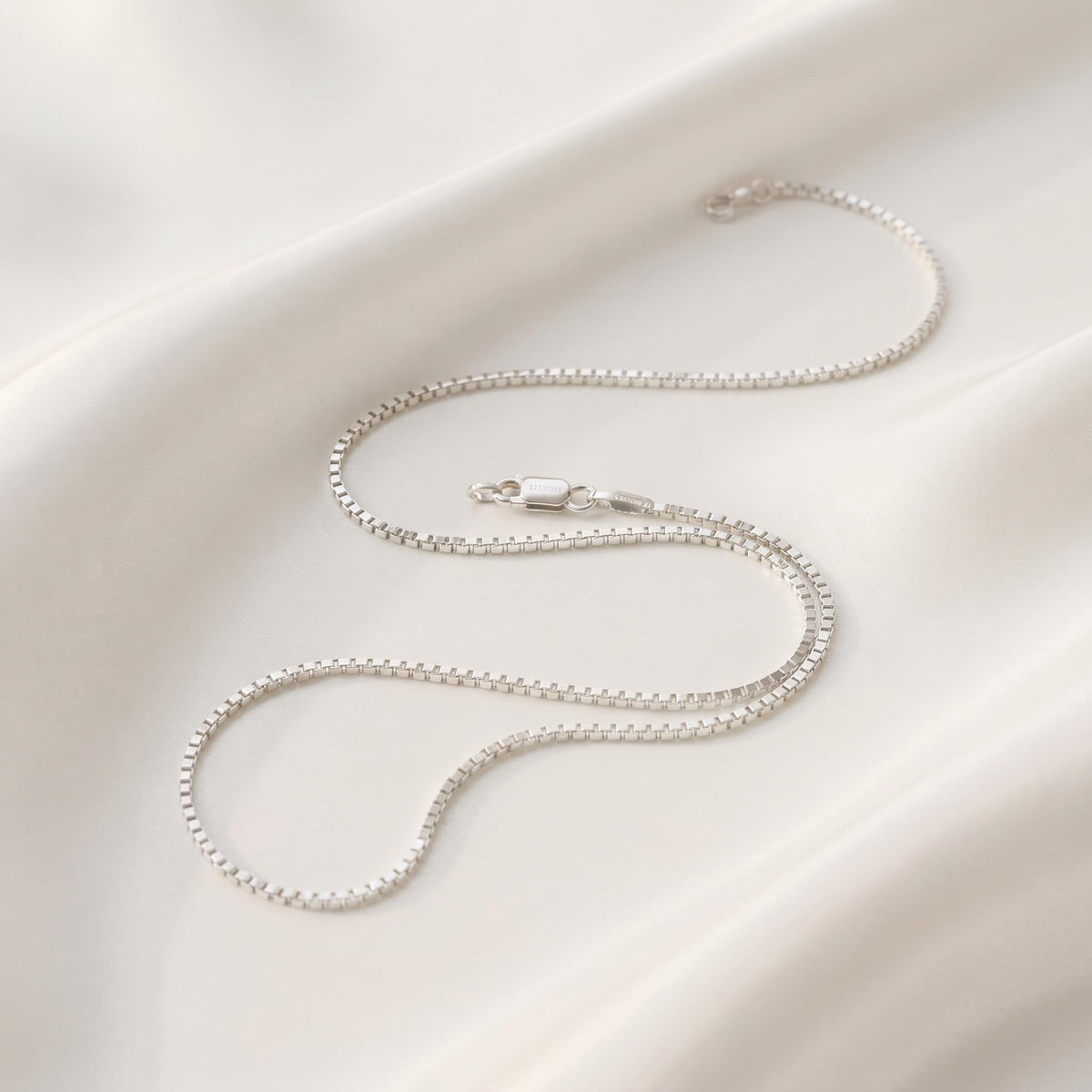 Sterling silver box link chain by Silvme, made for women and men, close to 3.79 g in weight