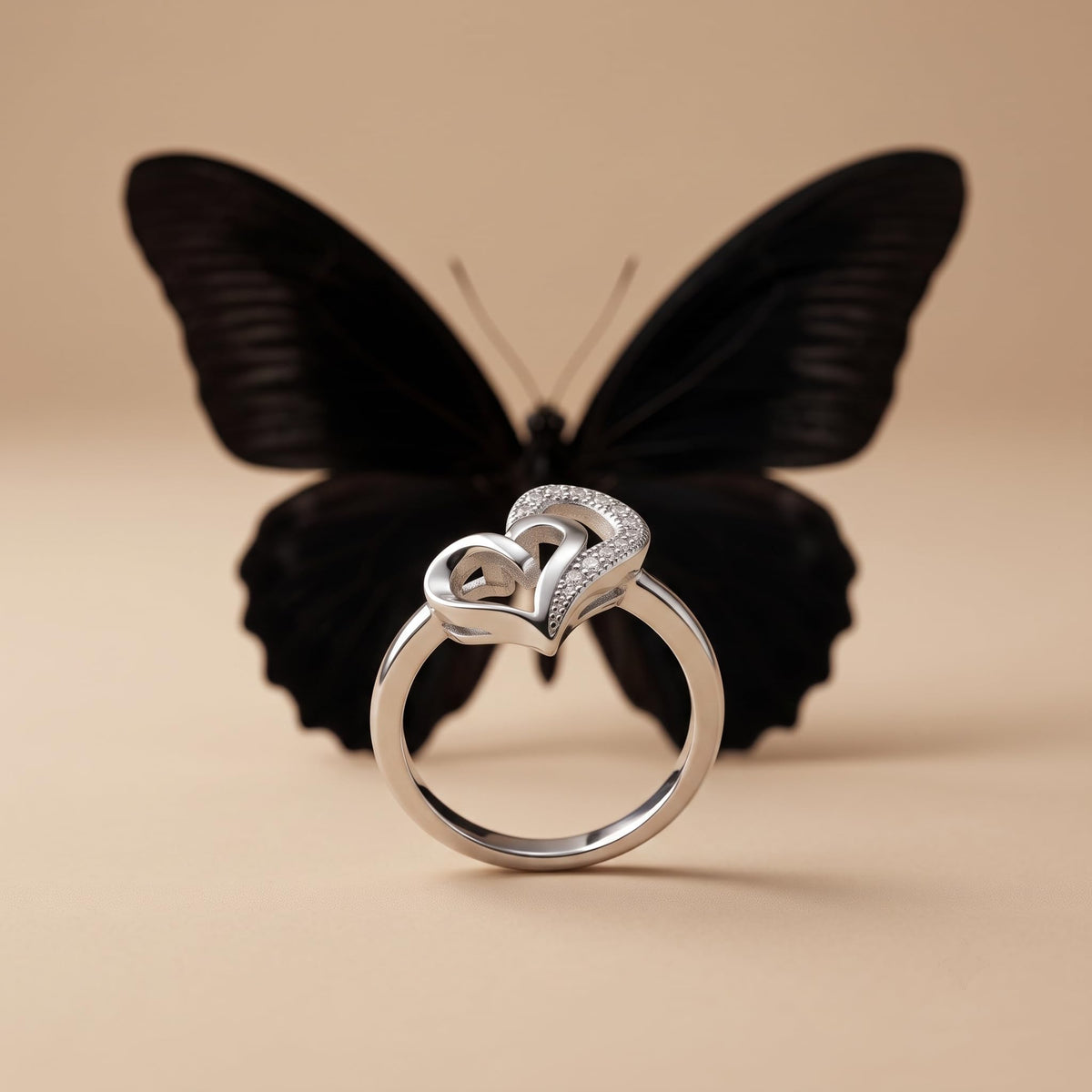 Silvme Intertwined Double Heart 925 sterling silver ring for women set with cubic zirconia — close-up detail