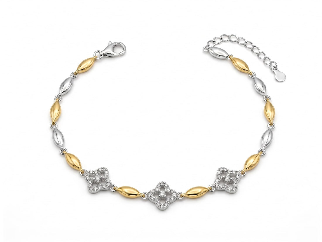 Silvme Box Chain Bracelet with its softly polished 925 sterling silver surface, timeless everyday elegance